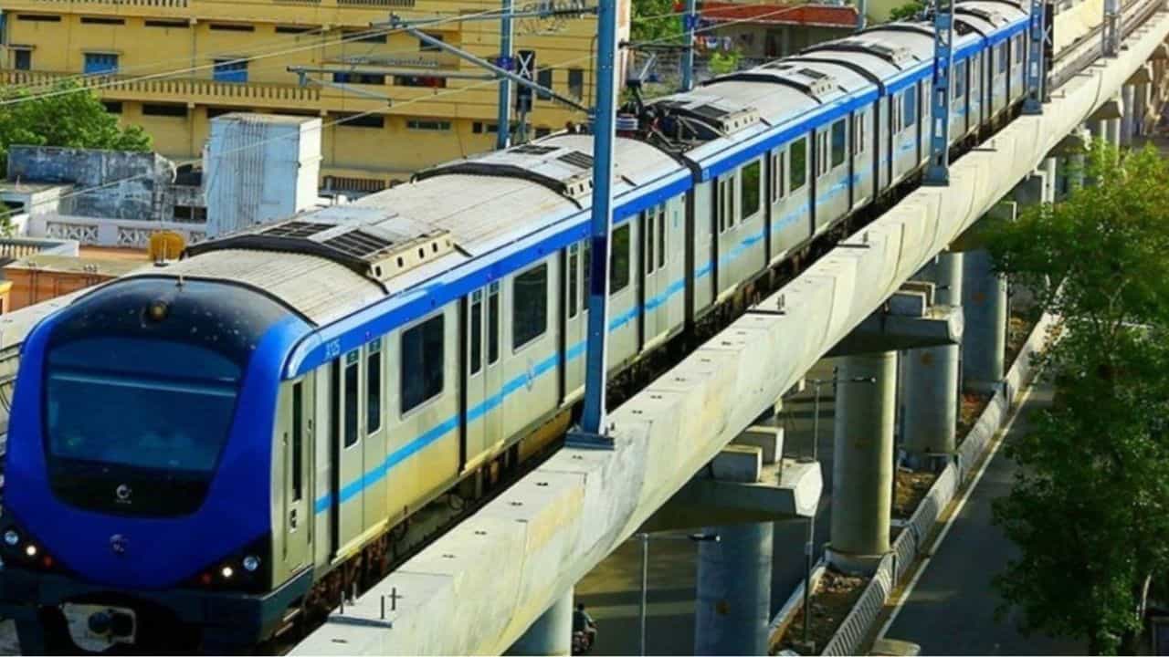 Chennai Metro: എം.ആർ.ടി.എസ് സ്റ്റേഷന് മുകളിലൂടെ മെട്രോ; വീടുകൾ പൊളിക്കില്ല, പകരം മറ്റൊന്ന്! Chennai Metro: എം.ആർ.ടി.എസ് സ്റ്റേഷന് മുകളിലൂടെ മെട്രോ; വീടുകൾ പൊളിക്കില്ല, പകരം മറ്റൊന്ന്!