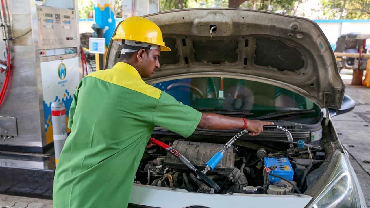 CNG Price Hike: സിഎൻജിയുടെ വില കൂട്ടി; ഇന്നുമുതൽ പുതിയ നിരക്ക് പ്രാബല്യത്തിൽ CNG Price Hike: സിഎൻജിയുടെ വില കൂട്ടി; ഇന്നുമുതൽ പുതിയ നിരക്ക് പ്രാബല്യത്തിൽ