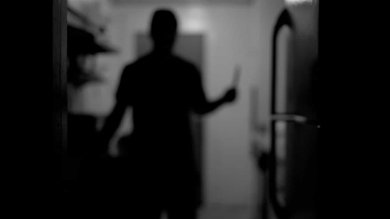 പിണങ്ങിപ്പോയ ഭാര്യയെ തിരിച്ചുകിട്ടാൻ ദുർമന്ത്രവാദം; ഒഡീഷയിൽ യുവാവിനെ കഴുത്തറുത്ത് കൊന്ന് തല പൂജാമുറിയിൽ കുഴിച്ചിട്ടു പിണങ്ങിപ്പോയ ഭാര്യയെ തിരിച്ചുകിട്ടാൻ ദുർമന്ത്രവാദം; ഒഡീഷയിൽ യുവാവിനെ കഴുത്തറുത്ത് കൊന്ന് തല പൂജാമുറിയിൽ കുഴിച്ചിട്ടു