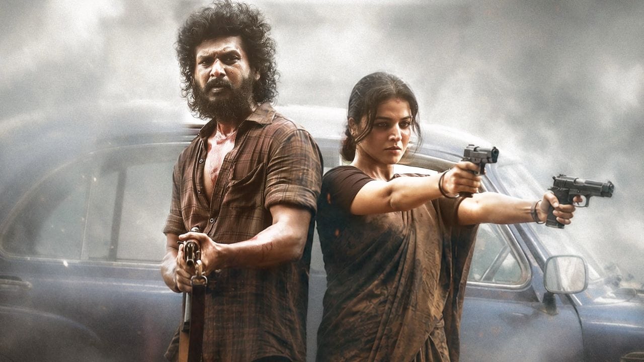 തീം സോങ് തന്നെ വമ്പൻ ഹിറ്റാക്കിക്കൊണ്ടാണ് ഡിസി പ്രേക്ഷകരുടെ ഇടയിലേക്ക് എത്തുന്ന്. അനിരുദ്ധിന്റെ മാന്ത്രിക സംഗീതത്തിൽ പറന്ന ആ പാട്ടും ബിജിഎമ്മും ഇപ്പോഴും റീലുകളിൾ ട്രെൻഡിംഗ് ആണ്. തീം സോങിൽ തന്നെ ലകേഷ് കനകരാജിന്റെ ഒരു ഡയലോഗ് ഉൾപ്പെടുത്തിയിട്ടുണ്ട്. അവൾ പേര് ചന്ദ്ര ഡാ.. അത് സിനിമയെക്കുറിച്ചുള്ള വലിയ ഹിന്റായിരുന്നു എന്നാണ് പടം കണ്ടിറങ്ങിയവർ പറയുന്നത്. ( Image Credit Source Social Media )