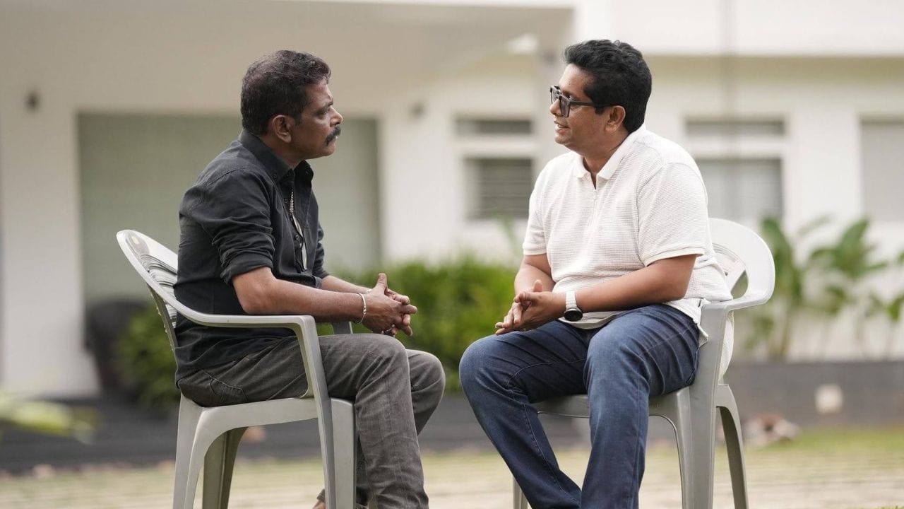 ദൃശ്യം നാല് സംഭവിക്കും എന്നാണ്  ആന്റണി പെരുമ്പാവൂർ പ്രഖ്യാപിച്ചിരിക്കുന്നത്. മഴവിൽ മനോരമയുടെ വേദിയിൽ മോഹൻലാൽ ഇരിക്കുമ്പോൾ  സംവിധായകൻ ജിത്തു ജോസഫിനെ തൊട്ടടുത്തു നിർത്തിയാണ് ആന്റണി പെരുമ്പാവൂർ ദൃശ്യം 4നെ കുറിച്ച് വ്യക്തത നൽകിയത്. ( Image Credit Source Social Media ) 