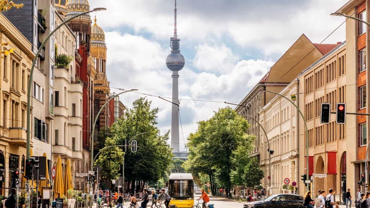 Europe PR: മലയാളികളേ, യൂറോപ്പിൽ സ്ഥിരതാമസമാക്കണോ? 2 വർഷത്തിനുള്ളിൽ പിആര്! Europe PR: മലയാളികളേ, യൂറോപ്പിൽ സ്ഥിരതാമസമാക്കണോ? 2 വർഷത്തിനുള്ളിൽ പിആര്!