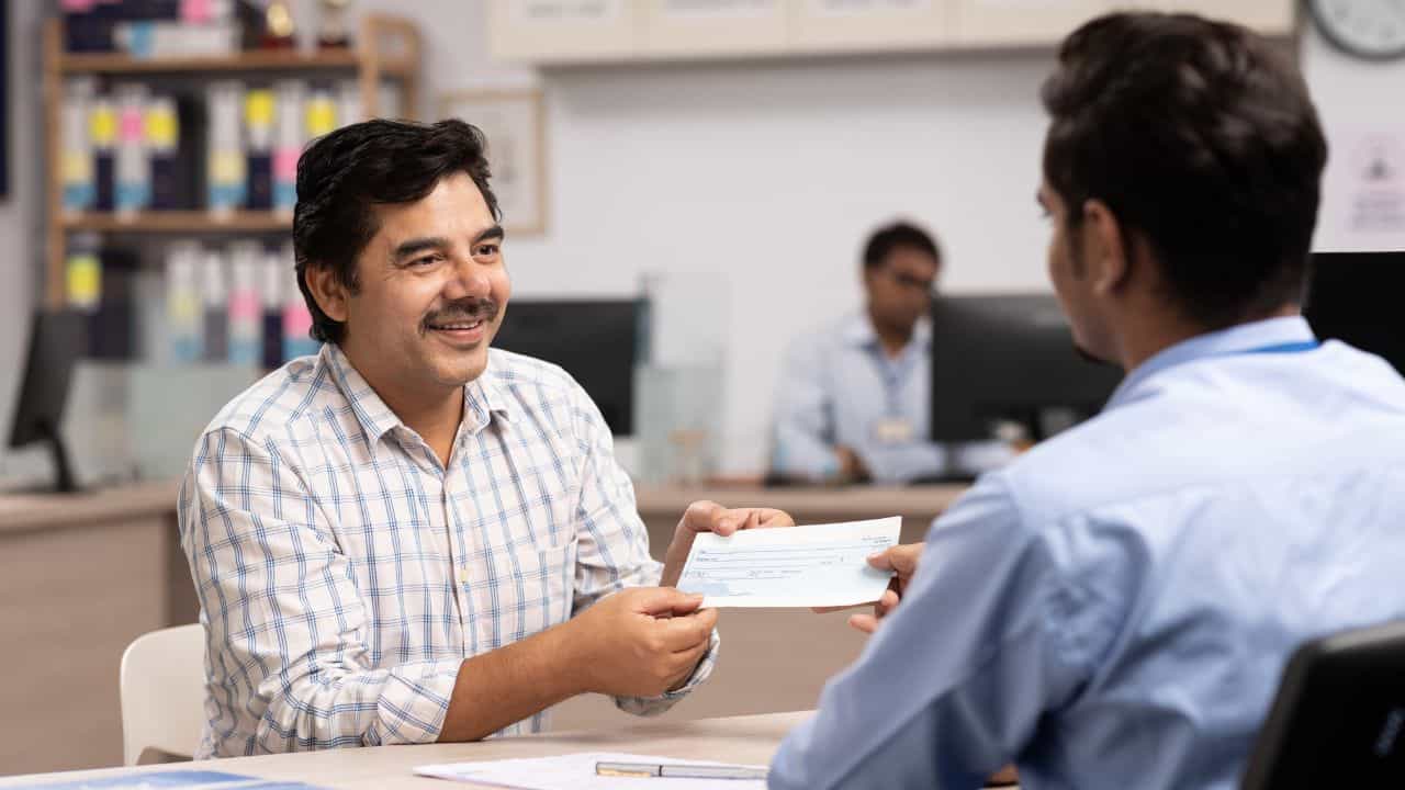 IBPS Clerk Recruitment 2026: ബാങ്ക് ജോലി ഇനി നിസാരം; പതിനൊന്നായിരത്തിലധികം ഒഴിവുകൾ, അപേക്ഷിക്കേണ്ട അവസാന തീയതി IBPS Clerk Recruitment 2026: ബാങ്ക് ജോലി ഇനി നിസാരം; പതിനൊന്നായിരത്തിലധികം ഒഴിവുകൾ, അപേക്ഷിക്കേണ്ട അവസാന തീയതി