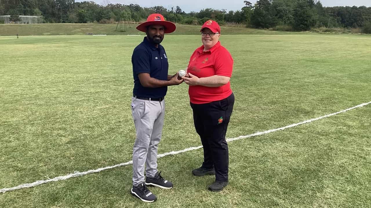 Cricket Record: 51-ാം വയസില് അഞ്ച് വിക്കറ്റ്! 94 വര്ഷം പഴക്കമുള്ള റെക്കോഡ് തകര്ത്ത് ജോവാന് ഹിക്സ് Cricket Record: 51-ാം വയസില് അഞ്ച് വിക്കറ്റ്! 94 വര്ഷം പഴക്കമുള്ള റെക്കോഡ് തകര്ത്ത് ജോവാന് ഹിക്സ്