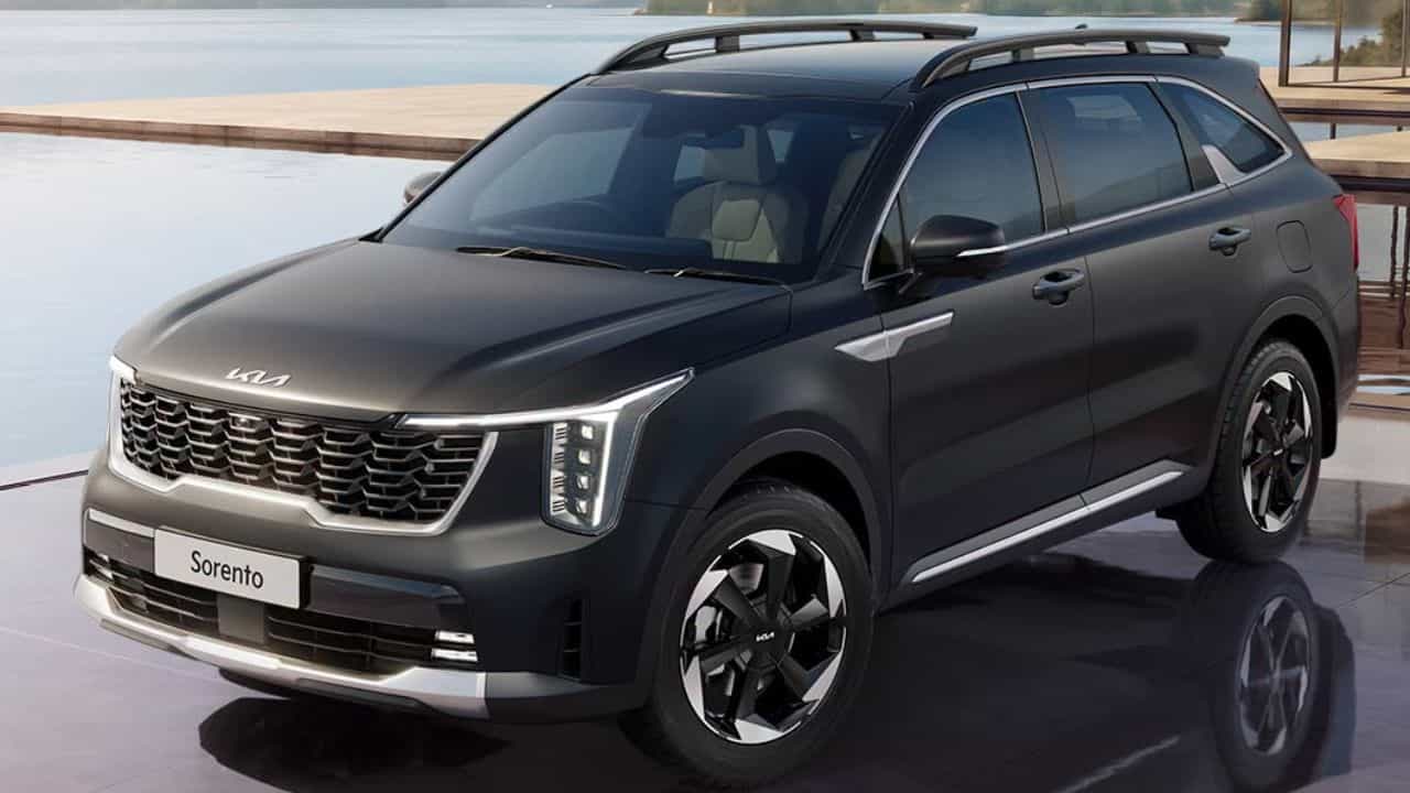Kia Sorento Launch : ഇന്ത്യയിൽ പ്രൊഡക്ഷൻ തുടങ്ങി ! കിയ സൊറെന്റോ സെപ്റ്റംബർ ആദ്യം വിപണിയിലെത്തും Kia Sorento Launch : ഇന്ത്യയിൽ പ്രൊഡക്ഷൻ തുടങ്ങി ! കിയ സൊറെന്റോ സെപ്റ്റംബർ ആദ്യം വിപണിയിലെത്തും
