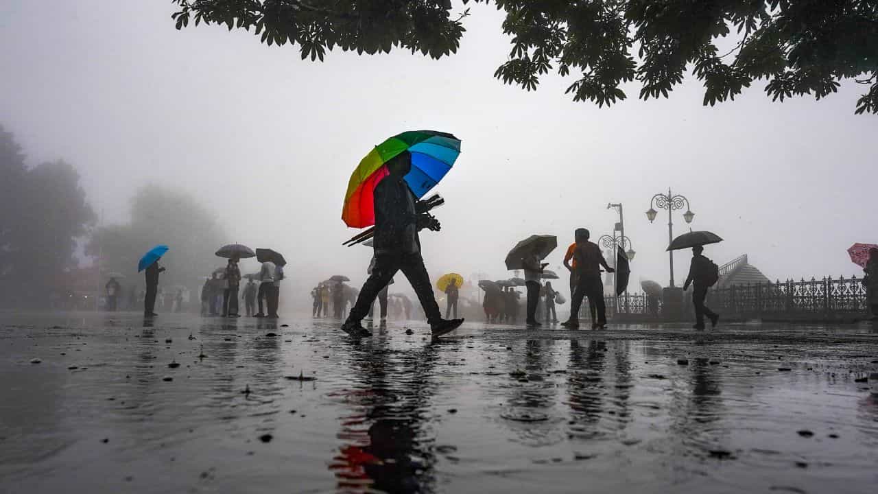 Kerala Rain Alert: കനത്ത മഴ മുന്നറിയിപ്പ്; വിനോദ സഞ്ചാര വകുപ്പിനും ഡിടിപിസികൾക്കും കർശന നിർദേശം Kerala Rain Alert: കനത്ത മഴ മുന്നറിയിപ്പ്; വിനോദ സഞ്ചാര വകുപ്പിനും ഡിടിപിസികൾക്കും കർശന നിർദേശം