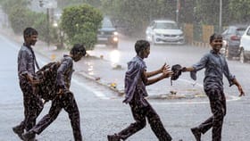 അതിതീവ്ര മഴയൊഴിഞ്ഞു, പക്ഷെ ഇന്നും അവധിയുണ്ട്; കുട്ടികള്‍ക്ക്...
