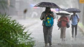 മഴ പോയിട്ടില്ല, ശക്തമായ കാറ്റിനും സാധ്യത; അടുത്ത അഞ്ച് ദിവസ...