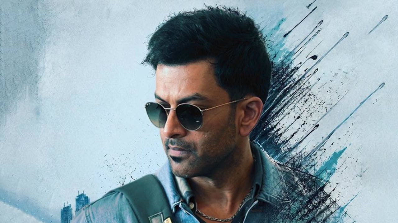 ബ്ലോക്ക്ബസ്റ്റർ ചിത്രമായ 'പോക്കിരി രാജ'യ്ക്ക് ശേഷം പൃഥ്വിരാജ് സുകുമാരനും സംവിധായകൻ വൈശാഖും വീണ്ടും ഒന്നിക്കുന്ന ചിത്രമാണ് 'ഖലീഫ'. സിനിമയെ കുറിച്ച് മികച്ച പ്രതികരണമാണ് ലഭിക്കുന്നത്. സംവിധായകൻ വൈശാഖിൻ്റെ ആദ്യ ചിത്രമായിരുന്നു പോക്കിരി രാാജ. അതിന് ശേഷം 15 വർഷൾക്ക് ശേഷമാണ് തങ്ങൾ ഒരുമിച്ച് ഒരു സിനിമ ചെയ്യുന്നത് എന്ന് പൃഥ്വിരാജ് കഴിഞ്ഞ ദിവസം പ്രതികരിച്ചിരുന്നു.