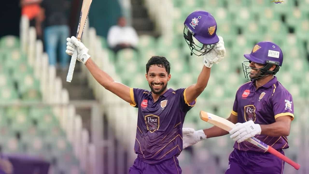 KCL 2026 Stats: റണ്ണടിച്ചുകൂട്ടി അസ്ഹറുദ്ദീന് ബഹുദൂരം മുന്നില്; വിക്കറ്റ് വേട്ടയില് ഇഞ്ചോടിഞ്ച് പോരാട്ടം KCL 2026 Stats: റണ്ണടിച്ചുകൂട്ടി അസ്ഹറുദ്ദീന് ബഹുദൂരം മുന്നില്; വിക്കറ്റ് വേട്ടയില് ഇഞ്ചോടിഞ്ച് പോരാട്ടം
