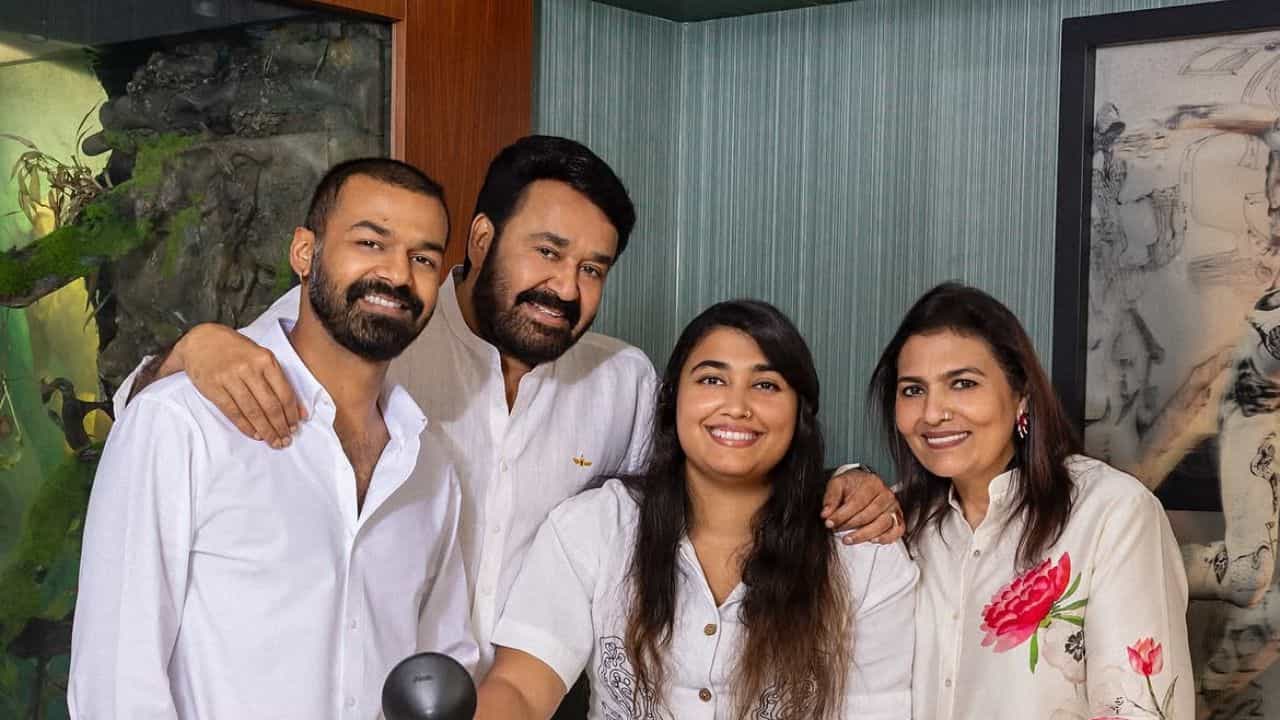 ‘സിനിമയിൽ മകൾ എന്നൊന്നുമില്ല കഥാപാത്രം മാത്രം’; മകൾക്കൊപ്പമുള്ള അഭിനയത്തെ കുറിച്ച് മോഹൻലാൽ ‘സിനിമയിൽ മകൾ എന്നൊന്നുമില്ല കഥാപാത്രം മാത്രം’; മകൾക്കൊപ്പമുള്ള അഭിനയത്തെ കുറിച്ച് മോഹൻലാൽ