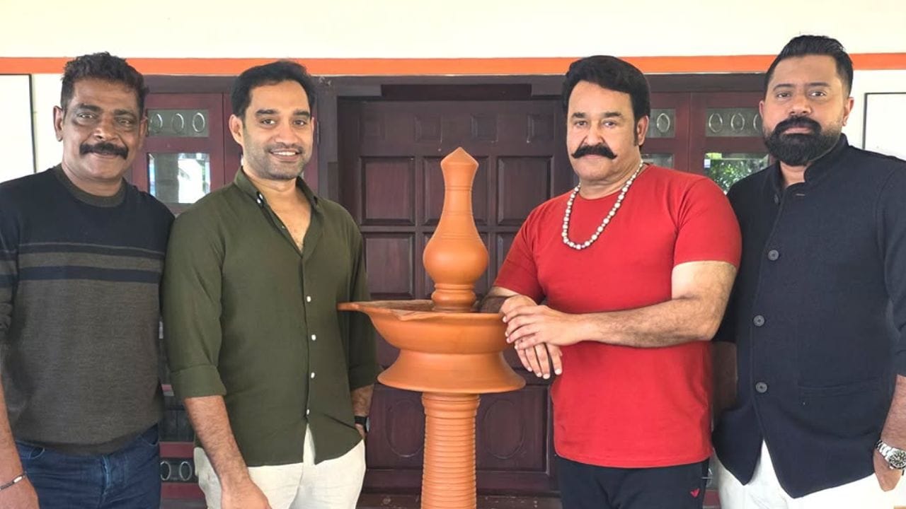 ഏറ്റവും ഒടുവിലായി ഇന്ന്  പുറത്തുവന്നിരിക്കുന്ന വിവരം. സത്യൻ അന്തിക്കാടിന്റെ മകൻ അഖില്‍  സത്യനുമായും മോഹൻലാൽ ഒന്നിക്കുന്നു എന്നുള്ളതാണ്.  തിങ്കളാഴ്ച വൈകിട്ടാണ് പുതിയ സിനിമയെ കുറിച്ചുള്ള പ്രഖ്യാപനം മോഹൻലാൽ തന്റെ ഫേസ്ബുക്ക് പോസ്റ്റ് നടത്തിയത്. ബിനു ജോർജ് അലക്സാണ്ടറും ആശിർവാദ് സിനിമാസും ചേർന്നാണ്  ചിത്രം നിർമ്മിക്കുന്നത്.