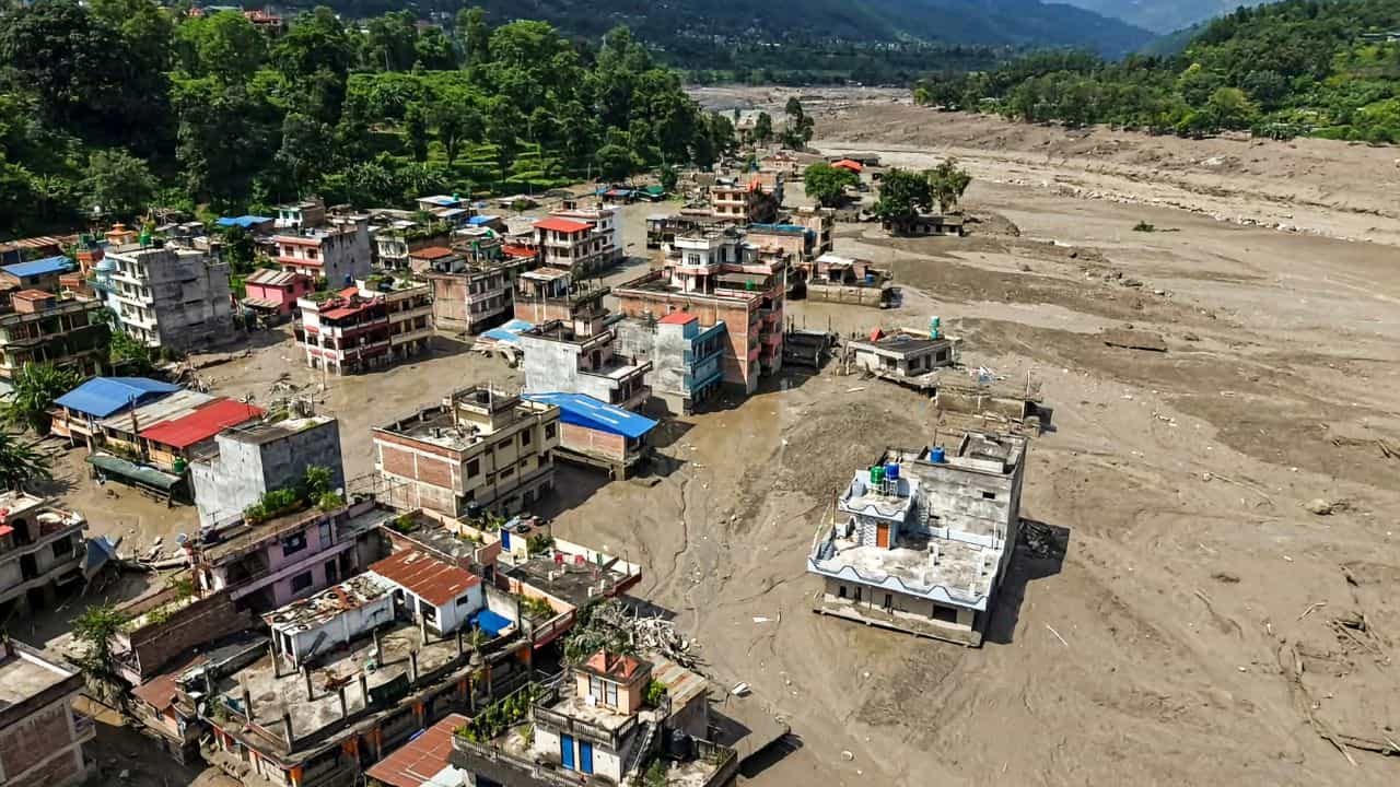 Nepal Flash Floods: 133 ഇന്ത്യക്കാര് കാണാമറയത്ത്; നേപ്പാളിലെ വെള്ളപ്പൊക്കത്തില് മരണം 157 കടന്നു Nepal Flash Floods: 133 ഇന്ത്യക്കാര് കാണാമറയത്ത്; നേപ്പാളിലെ വെള്ളപ്പൊക്കത്തില് മരണം 157 കടന്നു
