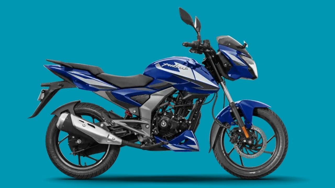 പൾസർ 125-ൽ പുതിയ 125cc എയർ-കൂൾഡ് സിംഗിൾ-സിലിണ്ടർ എൻജിനാണ് ഉപയോഗിച്ചിരിക്കുന്നത്. ഈ എഞ്ചിൻ 8,500 rpm-ൽ 12.1 PS കരുത്തും 6,500 rpm-ൽ 11.4 Nm ടോർക്കും ഉൽപ്പാദിപ്പിക്കുന്നു. നിലവിലുള്ള മോഡലുമായി താരതമ്യം ചെയ്യുമ്പോൾ കരുത്തിൽ 0.3 PS-ഉം ടോർക്കിൽ 0.6 Nm-ഉം വർദ്ധനവ് വന്നിട്ടുണ്ട്.