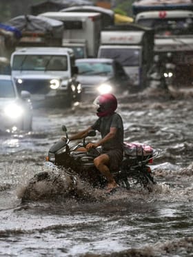 മഴയോട് മഴ! മുന്നറിയിപ്പില്‍ മാറ്റം; 10 ജില്ലകള്‍ക്ക് ഓറഞ്ച് അലര്‍ട്ട്‌