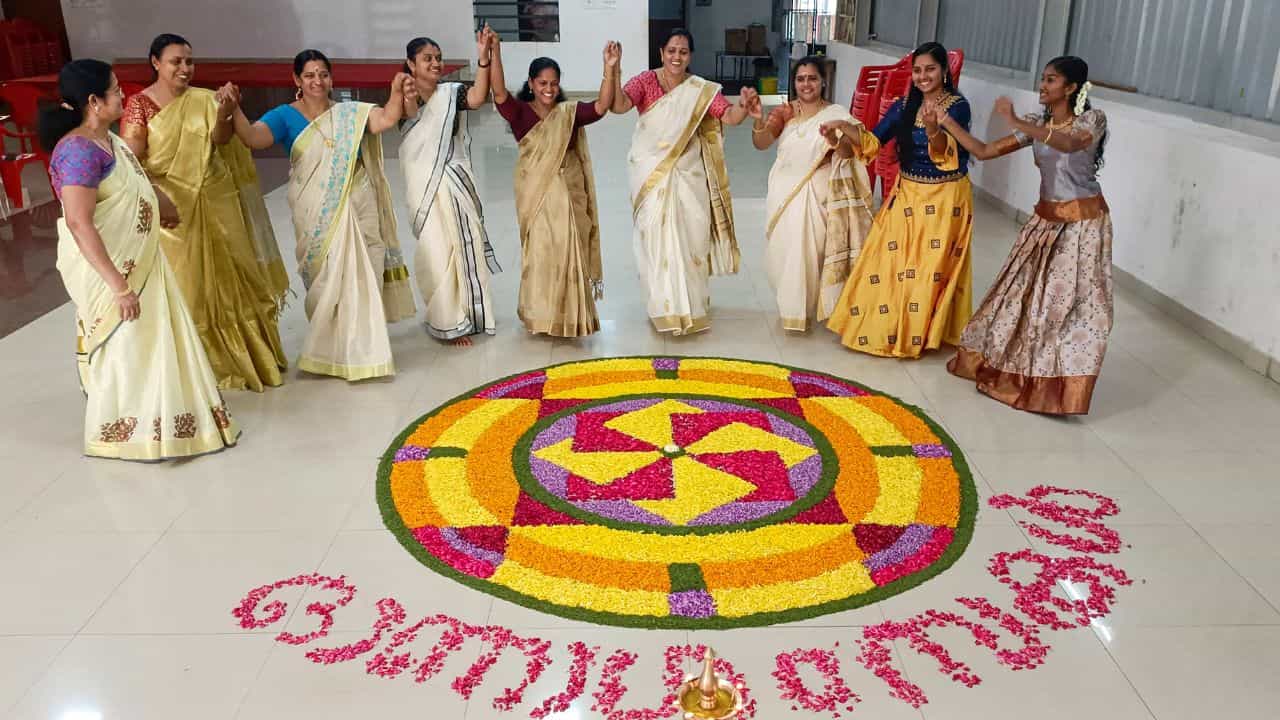 Onam 2026 Moolam Day: ഇന്ന് മൂലം നാള്; ചതുരാകൃതിയില് വേണം പൂക്കളം, ആഘോഷങ്ങള് കെങ്കേമമാക്കാം Onam 2026 Moolam Day: ഇന്ന് മൂലം നാള്; ചതുരാകൃതിയില് വേണം പൂക്കളം, ആഘോഷങ്ങള് കെങ്കേമമാക്കാം