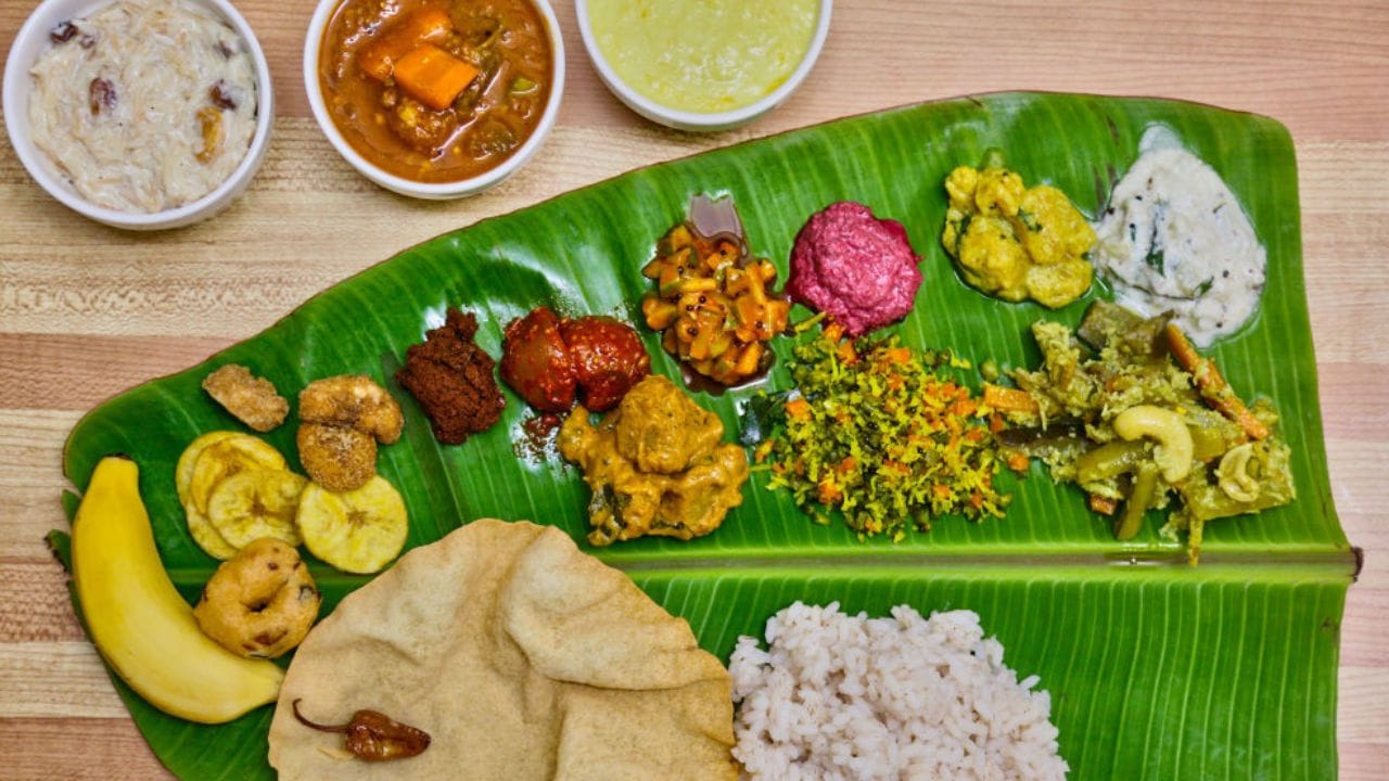 ഓണത്തിന് മുമ്പുള്ള ആറ് ദിവസങ്ങളില്‍ എല്ലാ നിയോജക മണ്ഡലങ്ങളിലും പ്രത്യേക ഫെയറുകളും നടക്കുന്നതാണ്. ഓണക്കാലത്ത് വിവിധ പദ്ധതികളിലൂടെ 1,29,078.302 മെട്രിക് ടണ്‍ അരിയും 24,506.291 മെട്രിക് ടണ്‍ ഗോതമ്പും വിപണിയില്‍ എത്തിക്കാനാണ് സര്‍ക്കാര്‍ ലക്ഷ്യമിടുന്നത്. സെപ്റ്റംബര്‍ മാസത്തെ സബ്സിഡി ഉല്‍പ്പന്നങ്ങള്‍ ആവശ്യമുള്ളവര്‍ക്ക് ഓഗസ്റ്റില്‍ തന്നെ മുന്‍കൂറായി വാങ്ങുന്നതിനുള്ള സൗകര്യവും ഉണ്ടായിരിക്കുന്നതാണ്. 

