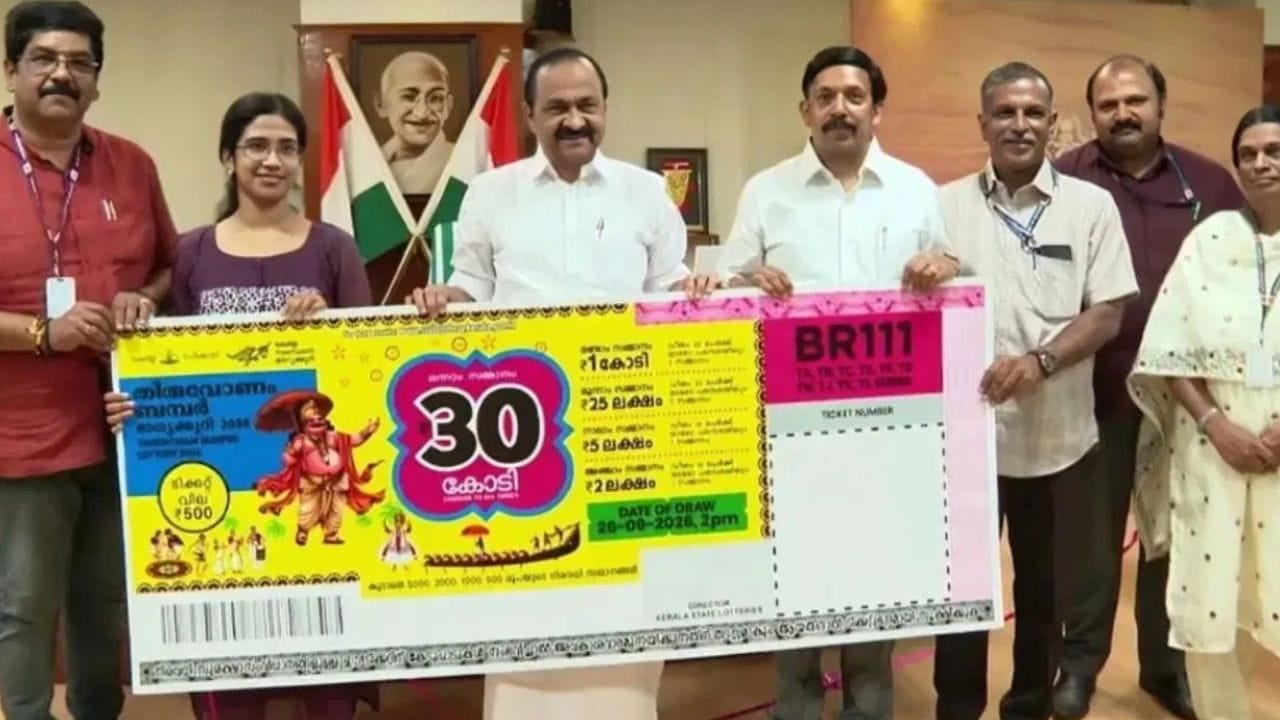 കുട്ടികളുടെ വിദ്യാഭ്യാസം, വിവാഹം, വീട്, വിരമിക്കല്‍ ജീവിതം തുടങ്ങിയ ലക്ഷ്യങ്ങള്‍ക്കായി പ്രത്യേക സാമ്പത്തിക പദ്ധതി തയാറാക്കാം. വലിയ തുക ലഭിച്ചതുകൊണ്ട് ഭാവിയിലെ എല്ലാ പ്രശ്‌നങ്ങളും അവസാനിച്ചുവെന്ന് കരുതരുത്. പണം എത്ര വര്‍ഷത്തേക്ക് എങ്ങനെ ഉപയോഗിക്കണമെന്നതിന് വ്യക്തമായ പദ്ധതി ഉണ്ടെങ്കില്‍ മാത്രമേ സമ്പത്ത് ദീര്‍ഘകാലം നിലനിര്‍ത്താന്‍ കഴിയൂ. വലിയ സമ്മാനം ലഭിച്ചാല്‍ പണം ആവശ്യപ്പെട്ട് പലരും സമീപിക്കാനുള്ള സാധ്യതയുണ്ട്. എല്ലാവരെയും സഹായിക്കണമെന്ന ആഗ്രഹം സ്വാഭാവികമാണെങ്കിലും സ്വന്തം സാമ്പത്തിക സുരക്ഷ ഉറപ്പാക്കിയ ശേഷം മാത്രമേ മറ്റുള്ളവര്‍ക്കായി വലിയ തുക ചെലവഴിക്കാവൂ. 

