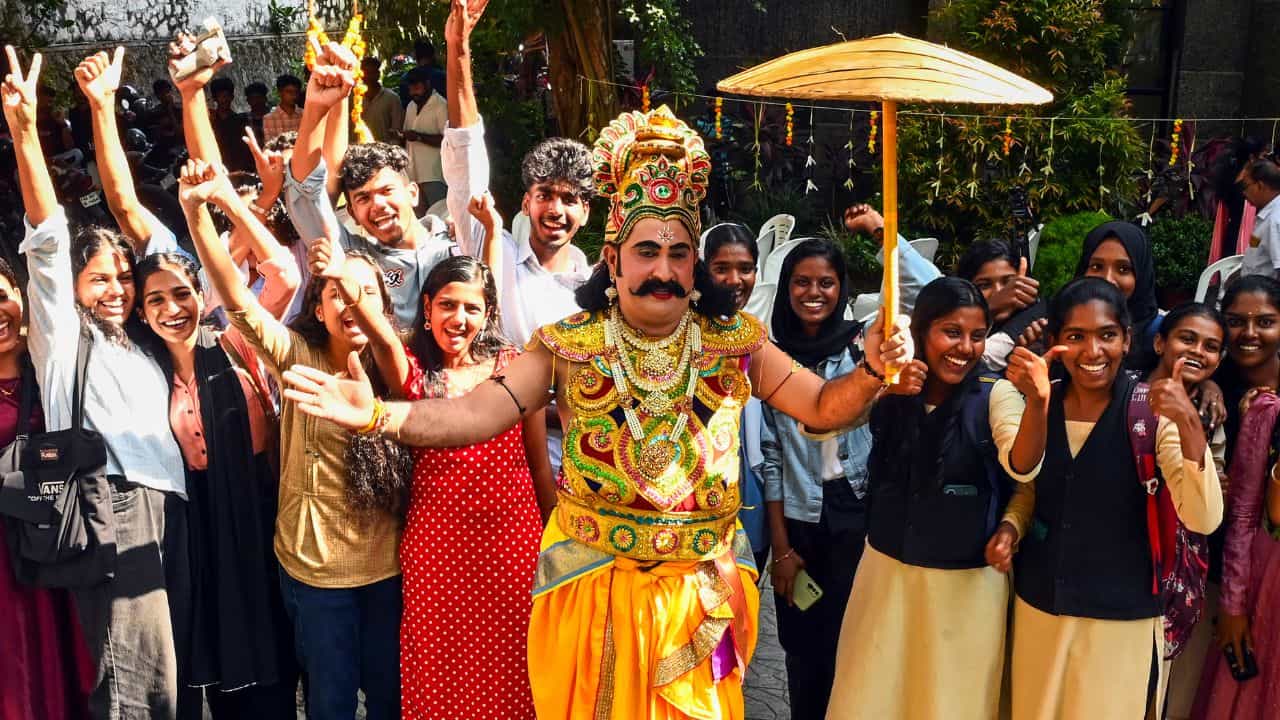Onam GK Questions: മഹാബലിയുടെ ഭാര്യയുടെ പേരറിയാമോ, അച്ഛന്റെ എങ്കിലും? ഓണം ജികെ ചോദ്യങ്ങളും ഉത്തരങ്ങളും Onam GK Questions: മഹാബലിയുടെ ഭാര്യയുടെ പേരറിയാമോ, അച്ഛന്റെ എങ്കിലും? ഓണം ജികെ ചോദ്യങ്ങളും ഉത്തരങ്ങളും