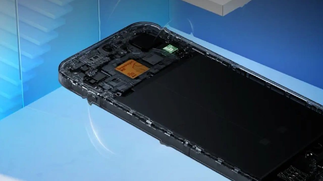 കരുത്ത്: ഒക്ട കോർ സ്നാപ്ഡ്രാഗൺ 8s Gen 4 4nm മൊബൈൽ പ്ലാറ്റ്ഫോം ആണ് നോർഡ് 6ന്റെ കരുത്ത്. അഡ്രിനോ 825 GPU, 8GB/ 12GB LPDDR5X റാം, 256GB UFS 4.1 സ്റ്റോറേജ് എന്നിവയും ഇതിലുണ്ട്. 165Hz 6.78-ഇഞ്ച് (2772 x 1272 പിക്സലുകൾ)  1.5K AMOLED സ്ക്രീൻ, 3600 nits വരെ പീക്ക് ബ്രൈറ്റ്നസ്, ക്രിസ്റ്റൽ ഗാർഡ് ഗ്ലാസ് പ്രൊട്ടക്ഷൻ എന്നിവയാണ് പ്രധാന ഡിസ്പ്ലേ ഫീച്ചറുകൾ. 