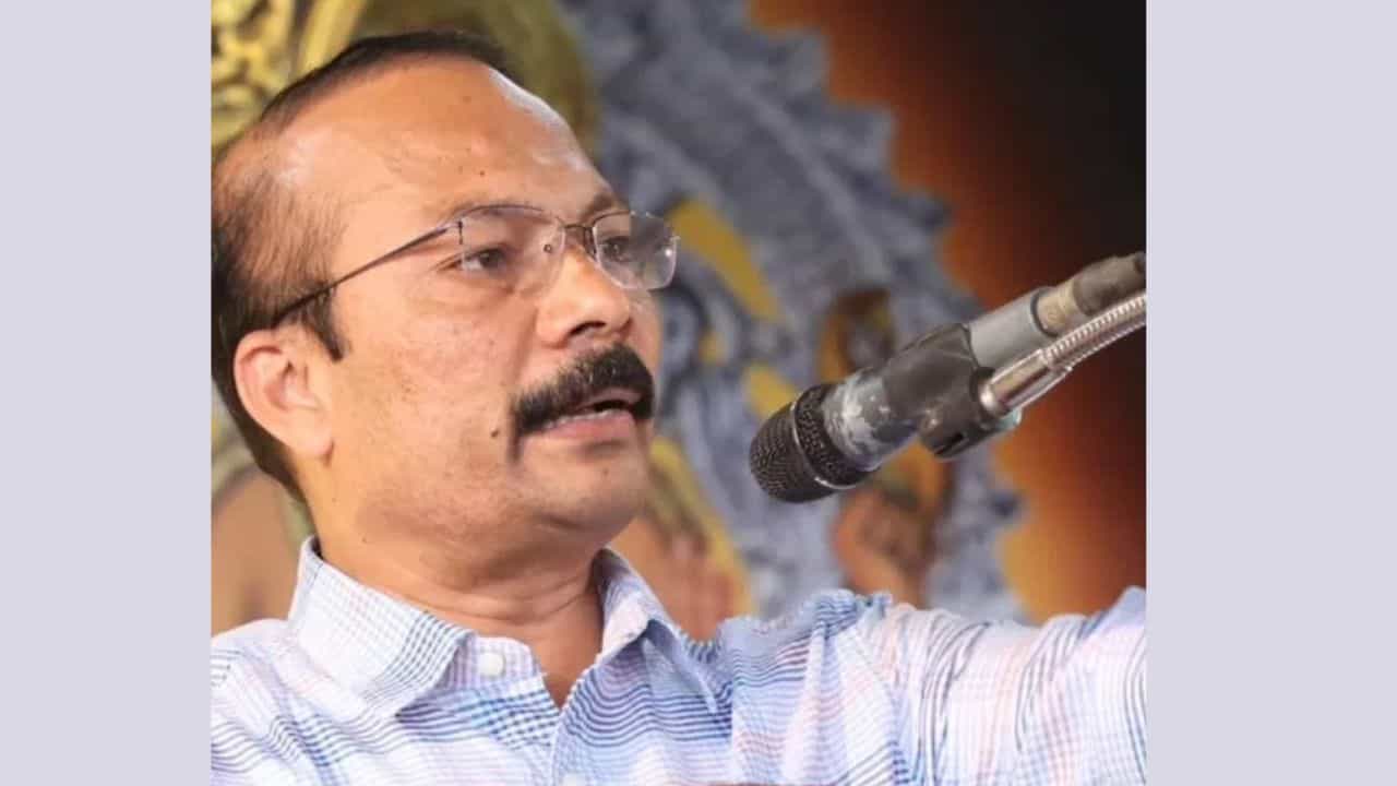 Sabarimala Gold Theft case: തലച്ചോറിൽ രക്തസ്രാവം; ശബരിമല സ്വർണ്ണമോഷണ പ്രതി പി എസ് പ്രശാന്ത് ആശുപത്രിയിൽ Sabarimala Gold Theft case: തലച്ചോറിൽ രക്തസ്രാവം; ശബരിമല സ്വർണ്ണമോഷണ പ്രതി പി എസ് പ്രശാന്ത് ആശുപത്രിയിൽ