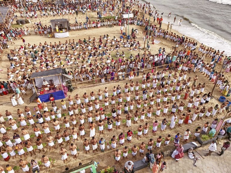 Karkidaka Vavu 2026: കർക്കിടക വാവ് നാളെ; പിതൃപ്രീതിക്കായി ബലിതർപ്പണം നടത്താം