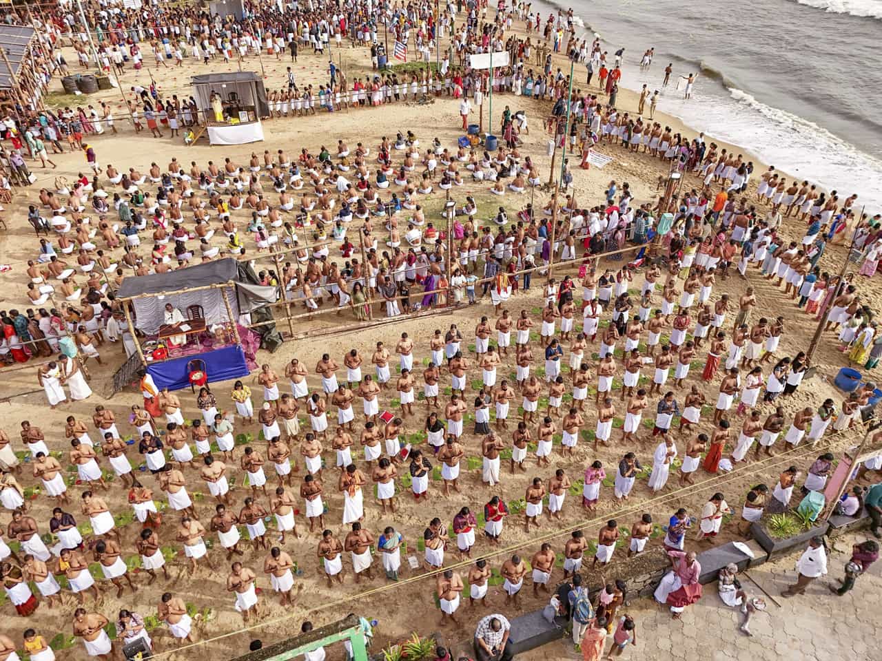 Karkidaka Vavu 2026: കർക്കിടക വാവ് നാളെ; പിതൃപ്രീതിക്കായി ബലിതർപ്പണം നടത്താം Karkidaka Vavu 2026: കർക്കിടക വാവ് നാളെ; പിതൃപ്രീതിക്കായി ബലിതർപ്പണം നടത്താം
