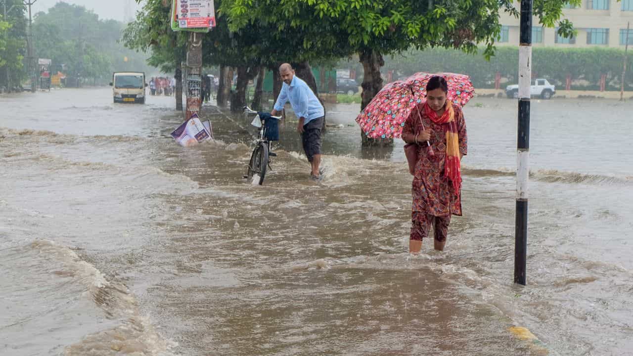 Kerala Weather Update: സംസ്ഥാനത്ത് മഴ കനക്കും! നാല് ജില്ലകളിൽ റെഡ് അലർട്ട്; മുന്നറിയിപ്പുകൾ