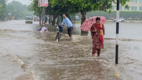 Kerala Weather Update: സംസ്ഥാനത്ത് മഴ കനക്കും! നാല് ജില്ലകളിൽ റെഡ് അലർട്ട്; മുന്നറിയിപ്പുകൾ...