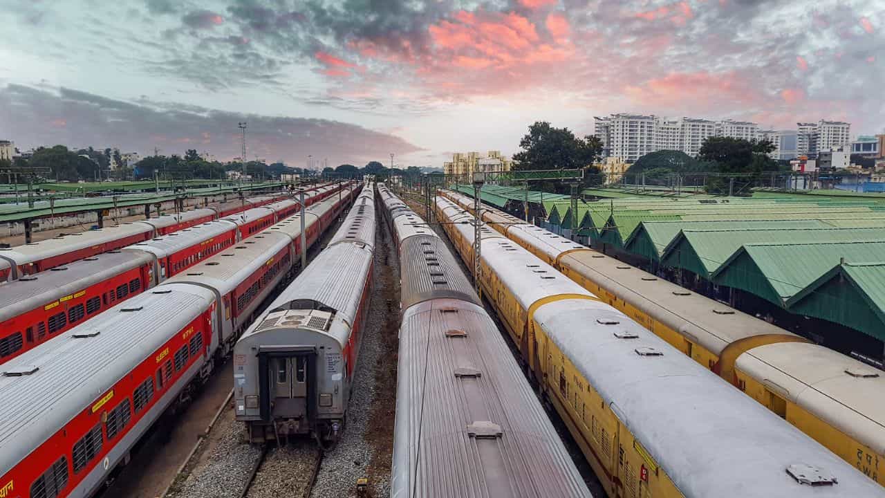 RRB Recruitment 2026: റെയിൽവേയിൽ സ്വപ്ന ജോലി! 3,993 ജൂനിയർ എഞ്ചിനീയർ ഒഴിവുകൾ; ശമ്പളവും യോഗ്യതയും RRB Recruitment 2026: റെയിൽവേയിൽ സ്വപ്ന ജോലി! 3,993 ജൂനിയർ എഞ്ചിനീയർ ഒഴിവുകൾ; ശമ്പളവും യോഗ്യതയും