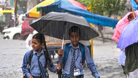 നാളെയും അവധി; ജില്ലാ കളക്ടര്‍മാരുടെ പ്രഖ്യാപനം