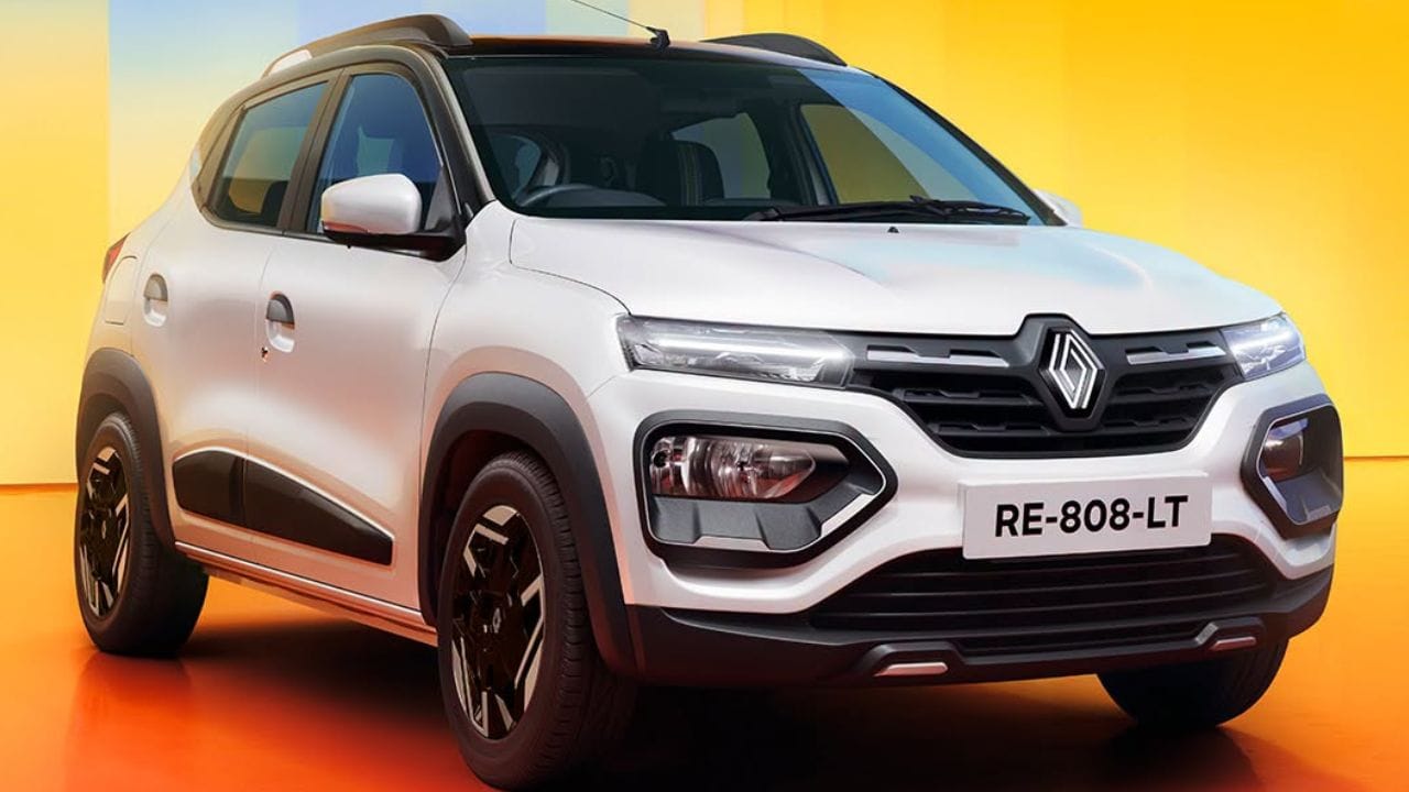 ‍റെനോ ക്വിഡ് - 69hp കരുത്തും 93Nm ടോർക്കും ഉൽപ്പാദിപ്പിക്കുന്ന 1-ലിറ്റർ  പെട്രോൾ എൻജിനാണ് റെനോ ക്വിഡ് (Renault Kwid) എന്ന വാഹനത്തിന് കരുത്തേകുന്നത്. ഈ സെ​ഗ്മെന്റിൽ ഏറ്റവും മികച്ച ഡിസൈൻ ലുക്കുള്ള വാഹനമാണിത്. ഇവല്യൂഷൻ (Evolution), ക്ലൈംബർ (Climber) എന്നീ വകഭേദങ്ങളിൽ (trims) AMT ഓപ്ഷൻ ലഭ്യമാണ്. 490000 രൂപ മുതലാണ് വഹനത്തിന്റെ എക്സ് ഷോറൂം വില വരുന്നത്.