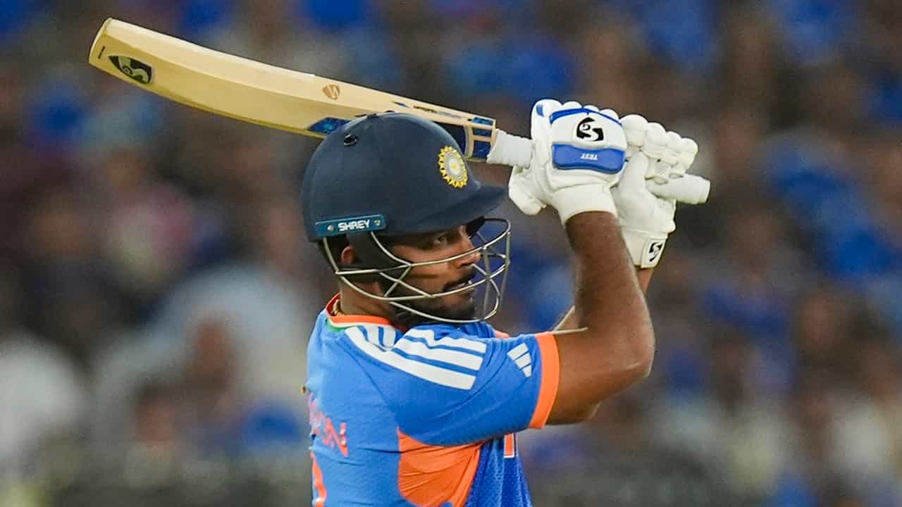 Sanju Samson: അശ്വിനും, കാര്ത്തിക്കിനും പിന്നാലെ ഗവാസ്കറും സഞ്ജുവിനെ ഒഴിവാക്കി; ഏകദിന ലോകകപ്പ് സാധ്യത അടയുന്നു? Sanju Samson: അശ്വിനും, കാര്ത്തിക്കിനും പിന്നാലെ ഗവാസ്കറും സഞ്ജുവിനെ ഒഴിവാക്കി; ഏകദിന ലോകകപ്പ് സാധ്യത അടയുന്നു?