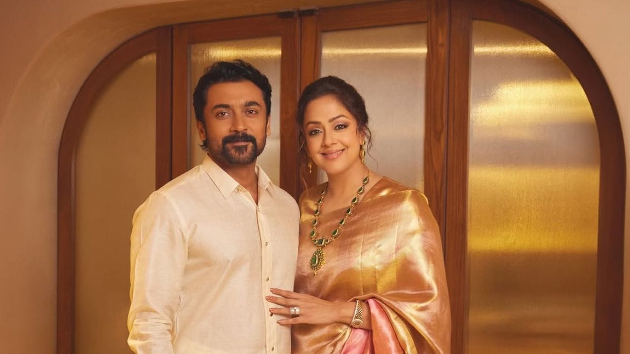 സൂര്യ നൽകിയ വലിയ ബഹുമാനമാണ് അദ്ദേഹത്തെ വിവാഹം കഴിക്കാൻ കാരണം എന്ന് ജ്യോതിക നേരത്തെ ഒരു അഭിമുഖത്തിൽ  വെളിപ്പെടുത്തിയിട്ടുണ്ട്. ഒരുമിച്ചുള്ള ആദ്യ സിനിമയുടെ സെറ്റിൽ വച്ച് തന്നെ സൂര്യയോട് ബഹുമാനം തോന്നിയിരുന്നു. പ്രണയരംഗങ്ങൾ അഭിനയിക്കുമ്പോൾ സംവിധായകൻ പറയുന്നതിനപ്പുറം സൂര്യ ഒന്നും ചെയ്യാറില്ല. അത്തരം സാഹചര്യങ്ങളെ അദ്ദേഹം ഒരു അവസരമായി കണ്ടിരുന്നില്ല എന്നും ജ്യോതിക ഒരിക്കൽ തുറന്ന് പറഞ്ഞിരുന്നു. (Image Credit source: Instagram Jyotika)