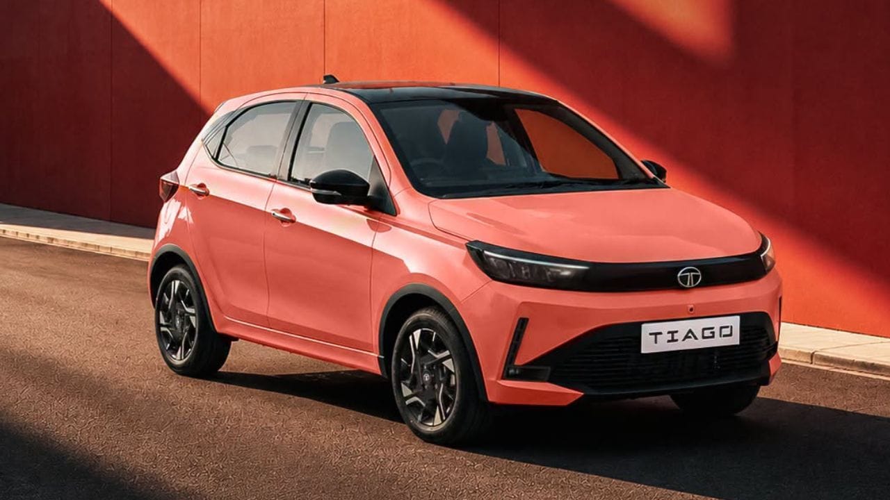 ടാറ്റ ടിയാ​ഗോ Tata Tiago-  86hp പെട്രോൾ, 76hp പെട്രോൾ-CNG എന്നീ എൻജിൻ ഓപ്ഷനുകളിൽ ലഭ്യമാണ് AMT ഗിയർബോക്സ് ഉൾപ്പെടുത്തിയിട്ടുണ്ട്. Pure, Pure+, Pure+ A, Creative എന്നീ പെട്രോൾ, CNG വകഭേദങ്ങളിൽ  AMT ലഭിക്കും. Creative+ വകഭേദത്തിലും AMT ഓപ്ഷൻ ഉണ്ടെങ്കിലും അത് പെട്രോൾ എൻജിനിൽ മാത്രമേ കിട്ടുകയുള്ളൂ. സുരക്ഷയുടെ കാര്യത്തിൽ ഏറ്റവും മുന്നിലുള്ള ഈ വാഹനം സാധാരണ കുടുംബത്തിന് അനുയോജ്യമാണ്. 6 ലക്ഷം (എകസ് ഷോറൂം) മുതലാണ് വാഹനത്തിന്റെ വില ആരംഭിക്കുന്നത്. 
