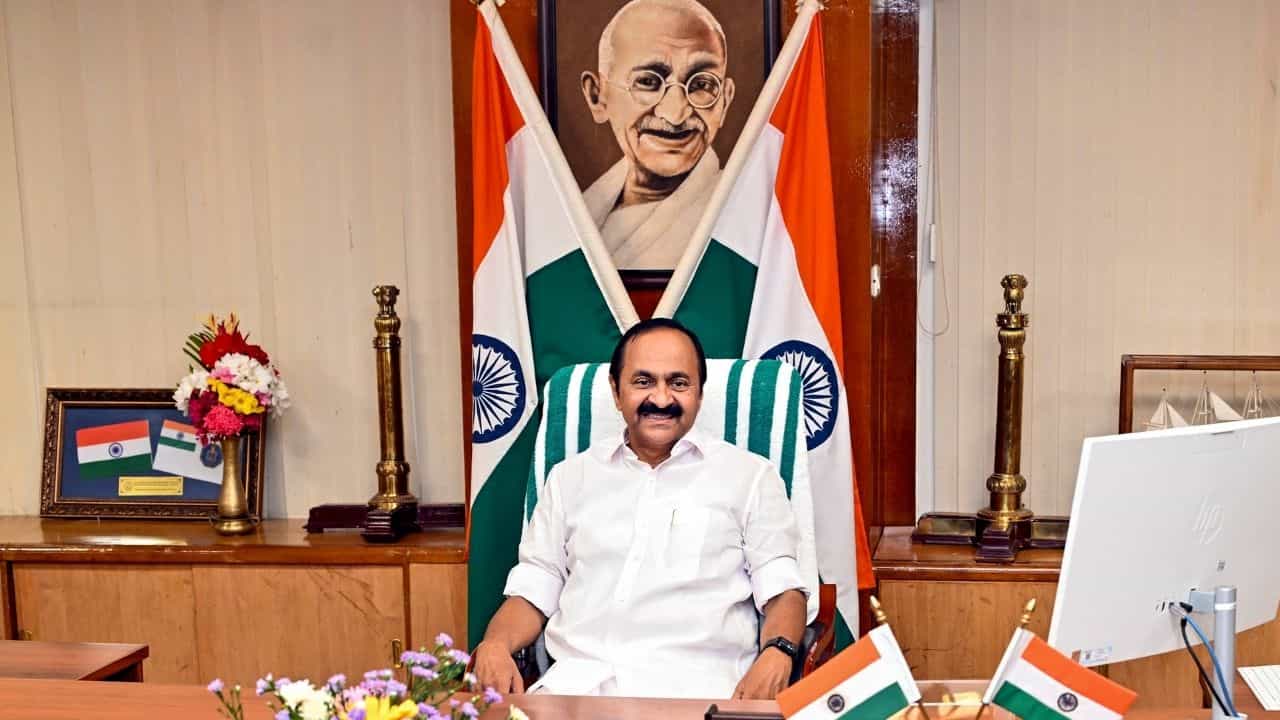 മുഖ്യമന്ത്രിയെ കാണാൻ ഒരുങ്ങുകയാണോ? ഇനി നേരിട്ട് കാണാനാവുക ആഴ്ചയിൽ മൂന്ന് ദിവസം മുഖ്യമന്ത്രിയെ കാണാൻ ഒരുങ്ങുകയാണോ? ഇനി നേരിട്ട് കാണാനാവുക ആഴ്ചയിൽ മൂന്ന് ദിവസം