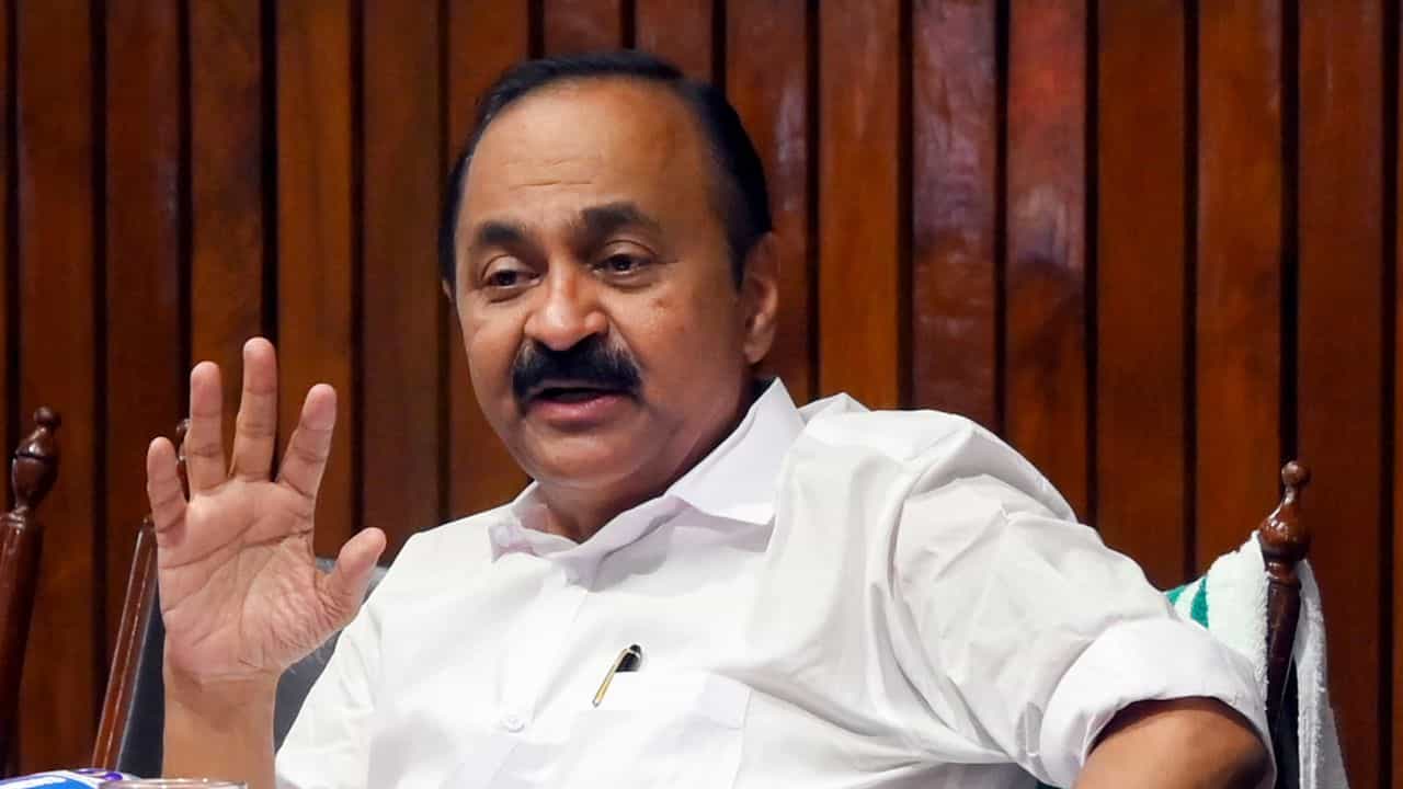 Kerala Police Uniform Revised: ഇനി ചുരിദാറും ചെരിപ്പും മതി! ഗര്ഭിണികളായ വനിതാ പൊലീസുകാരുടെ യൂണിഫോം പരിഷ്കരിച്ചു Kerala Police Uniform Revised: ഇനി ചുരിദാറും ചെരിപ്പും മതി! ഗര്ഭിണികളായ വനിതാ പൊലീസുകാരുടെ യൂണിഫോം പരിഷ്കരിച്ചു