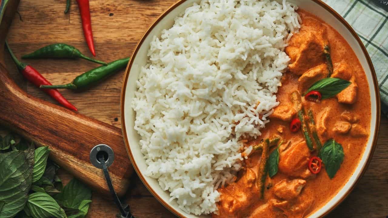 Weight Loss Tips: ശരീരഭാരം കുറയ്ക്കണമെങ്കിൽ രാത്രിയിൽ ചോറ് കഴിക്കുന്നത് ഒഴിവാക്കണോ? Weight Loss Tips: ശരീരഭാരം കുറയ്ക്കണമെങ്കിൽ രാത്രിയിൽ ചോറ് കഴിക്കുന്നത് ഒഴിവാക്കണോ?