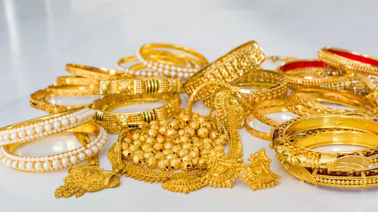 Kerala Gold Rate: സ്വര്ണവിലയില് രക്ഷയില്ല, വീണ്ടും കുതിപ്പ്; പൊന്ന് വാങ്ങാന് ഇനിയും കാത്തിരിക്കാം Kerala Gold Rate: സ്വര്ണവിലയില് രക്ഷയില്ല, വീണ്ടും കുതിപ്പ്; പൊന്ന് വാങ്ങാന് ഇനിയും കാത്തിരിക്കാം