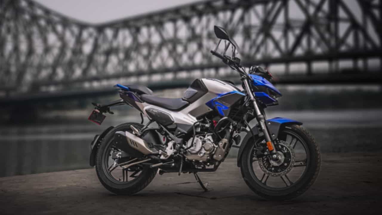 New Hero Xtreme 125R : നോർമൽ യൂസേഴ്സിന് സന്തോഷിക്കാം, ഹീറോ എക്സ്ട്രീം 125 കൂടുതൽ ഫീച്ചറുകളുമായി എത്തുന്നു New Hero Xtreme 125R : നോർമൽ യൂസേഴ്സിന് സന്തോഷിക്കാം, ഹീറോ എക്സ്ട്രീം 125 കൂടുതൽ ഫീച്ചറുകളുമായി എത്തുന്നു