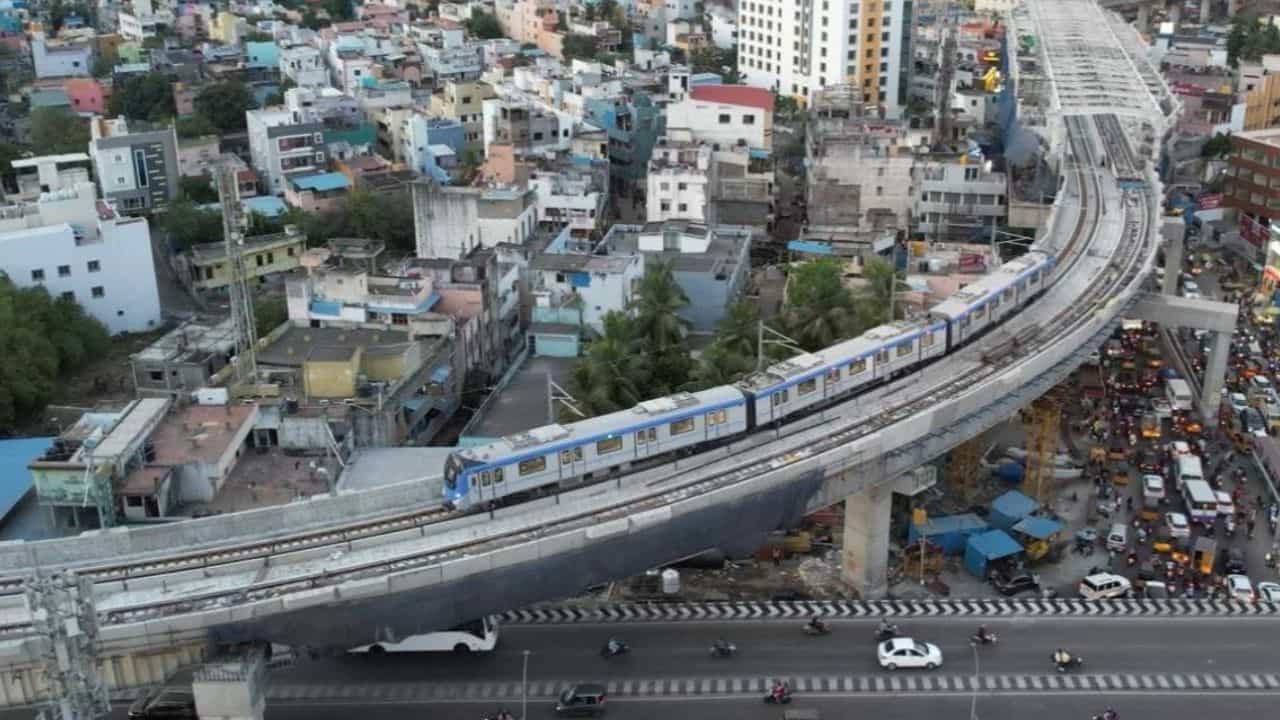 Chennai Metro: യാത്രാസമയം വെറും 5 മിനിറ്റായി കുറയും; അണ്ണാ ശാലൈ ഫ്ലൈഓവർ നവംബറിൽ Chennai Metro: യാത്രാസമയം വെറും 5 മിനിറ്റായി കുറയും; അണ്ണാ ശാലൈ ഫ്ലൈഓവർ നവംബറിൽ