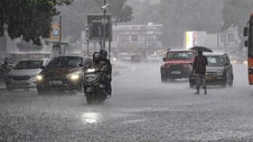 അയൽനാട്ടിലും മഴ തന്നെ, കാറ്റും ശക്തമാകും; കാലാവസ്ഥ മുന്നറിയിപ്പ്