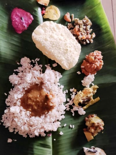വാഴയിലയിൽ സദ്യ കഴിക്കുന്നതിന്റെ ഗുണങ്ങൾ! എങ്ങനെ കഴിക്കാം