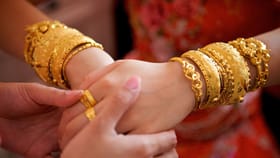 ചിങ്ങം ഇങ്ങെത്തി, തൊഴിൽ കണക്കിൽ കുതിച്ച് സ്വർണവില; ഇനിയെന്ത്?
