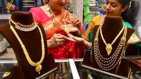 മഴയിൽ ബ്രേക്കിട്ട് സ്വർണവില; ഇന്ന് പവന് കൊടുക്കേണ്ടത് എത്ര?