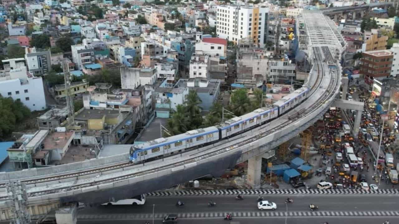 Chennai Metro: പരന്തൂർ പദ്ധതി മാറ്റിയാലും മെട്രോ വരും! പുതിയ പാതക്ക് അംഗീകാരം Chennai Metro: പരന്തൂർ പദ്ധതി മാറ്റിയാലും മെട്രോ വരും! പുതിയ പാതക്ക് അംഗീകാരം