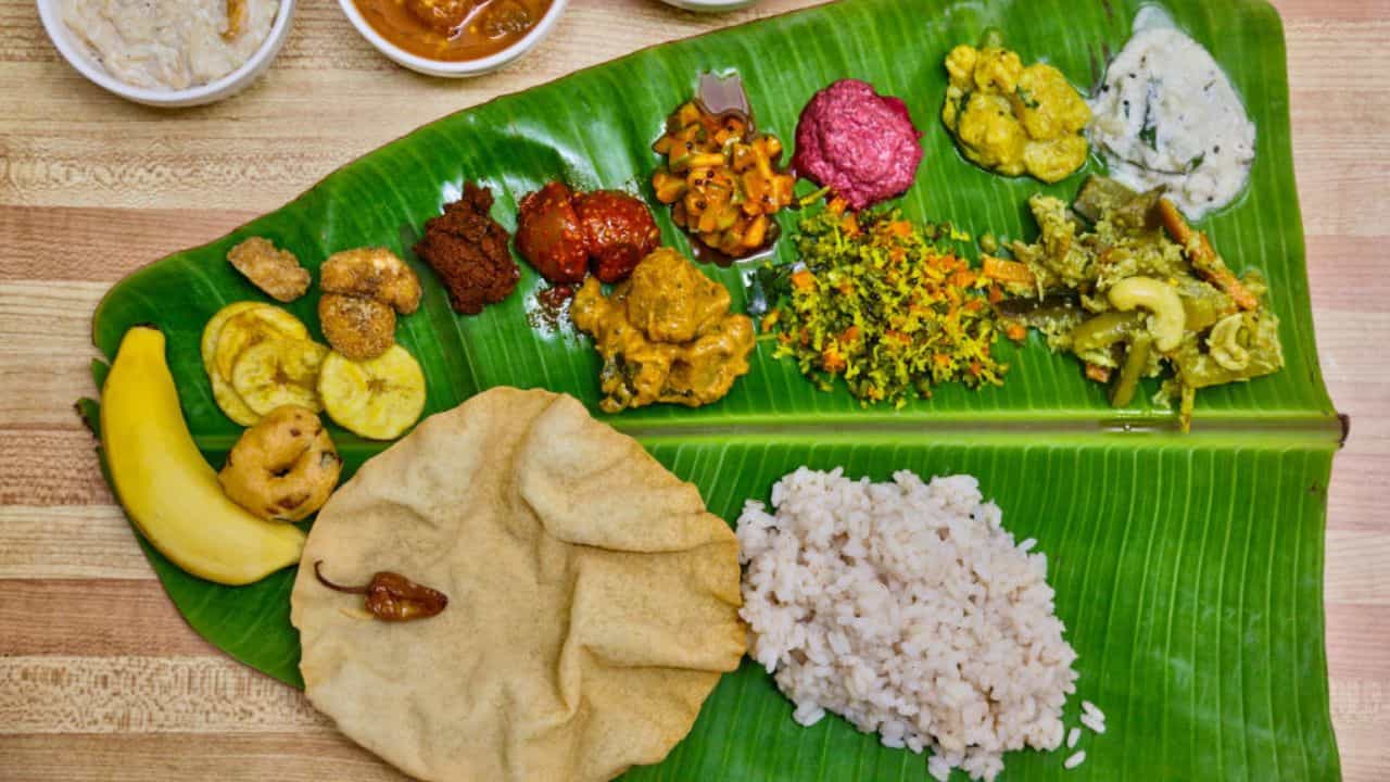 Onam 2026: അടുക്കളയിൽ കയറേണ്ട, പക്ഷേ അബദ്ധം പറ്റരുത്; ഓൺലൈനായി ഓണസദ്യ വാങ്ങും മുമ്പ് അറിയേണ്ടവ