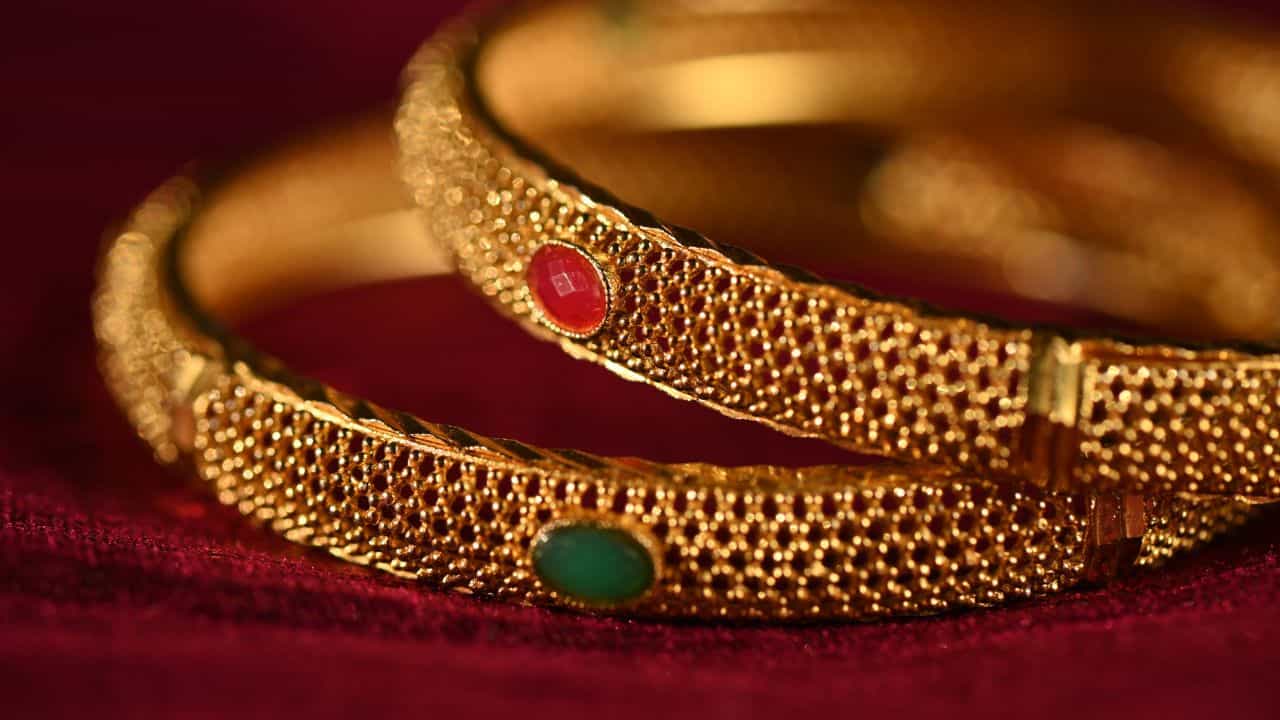 Kerala Gold Rate: മാസത്തെ ഏറ്റവും ഉയർന്ന നിരക്ക്, പിടിതരാതെ സ്വർണവില Kerala Gold Rate: മാസത്തെ ഏറ്റവും ഉയർന്ന നിരക്ക്, പിടിതരാതെ സ്വർണവില