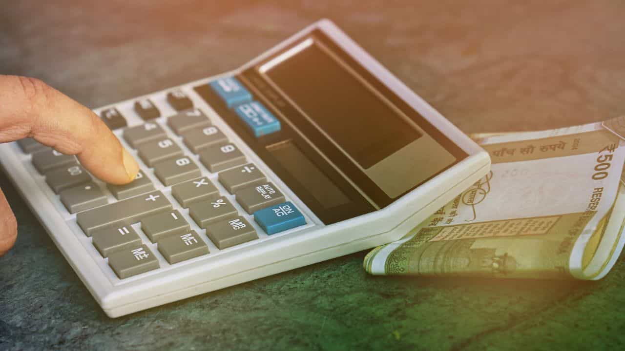 8th Pay Commission: 8-ാം ശമ്പള കമ്മീഷൻ: 18,000 അല്ല, ഫിറ്റ്‌മെന്റ് ഫാക്ടർ മാറുമ്പോൾ അടിസ്ഥാന ശമ്പളം എത്ര കൂടും?