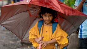 ശക്തമായ മഴ വരുന്നുണ്ടേ, 4 ജില്ലകളിൽ യെല്ലോ അലർട്ട്